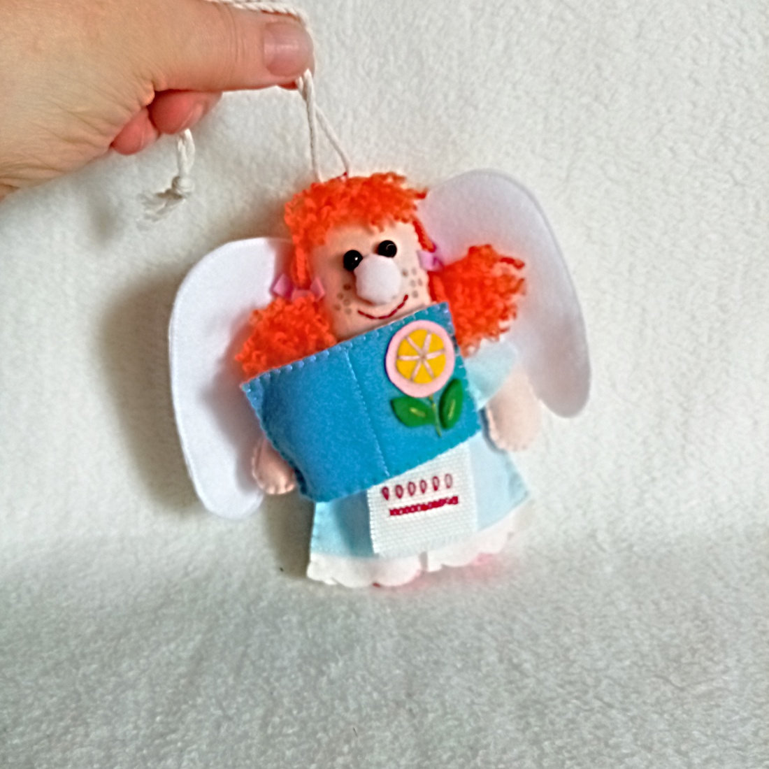 Inger cantaret ,ornament din fetru pentru Craciun. - jucării și echipamente pentru copii - jocuri de gândire - curcubeu montessori, jocuri waldorf - Artynos.ro