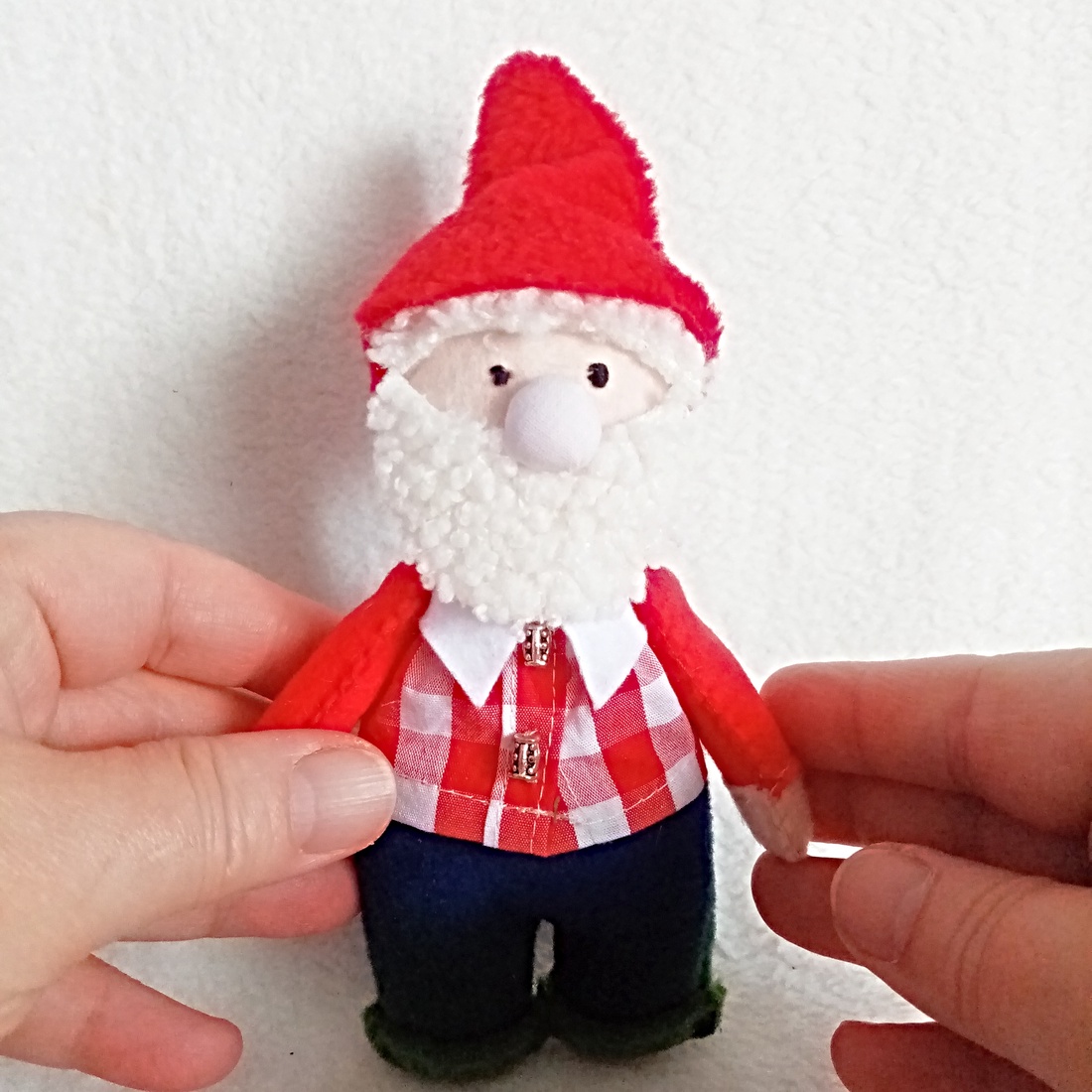 Pitic din poveste ,jucarie din fetru de inspiratie Waldorf. - jucării și echipamente pentru copii - jucării și accesorii pentru copii - păpuși de joacă - Artynos.ro