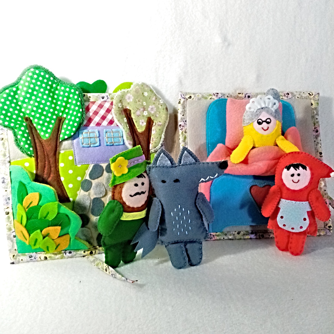 Carte textila cu povestea Scufitei si papusi din fetru. - jucării și echipamente pentru copii - cărți pentru copii, cărți textile - Artynos.ro