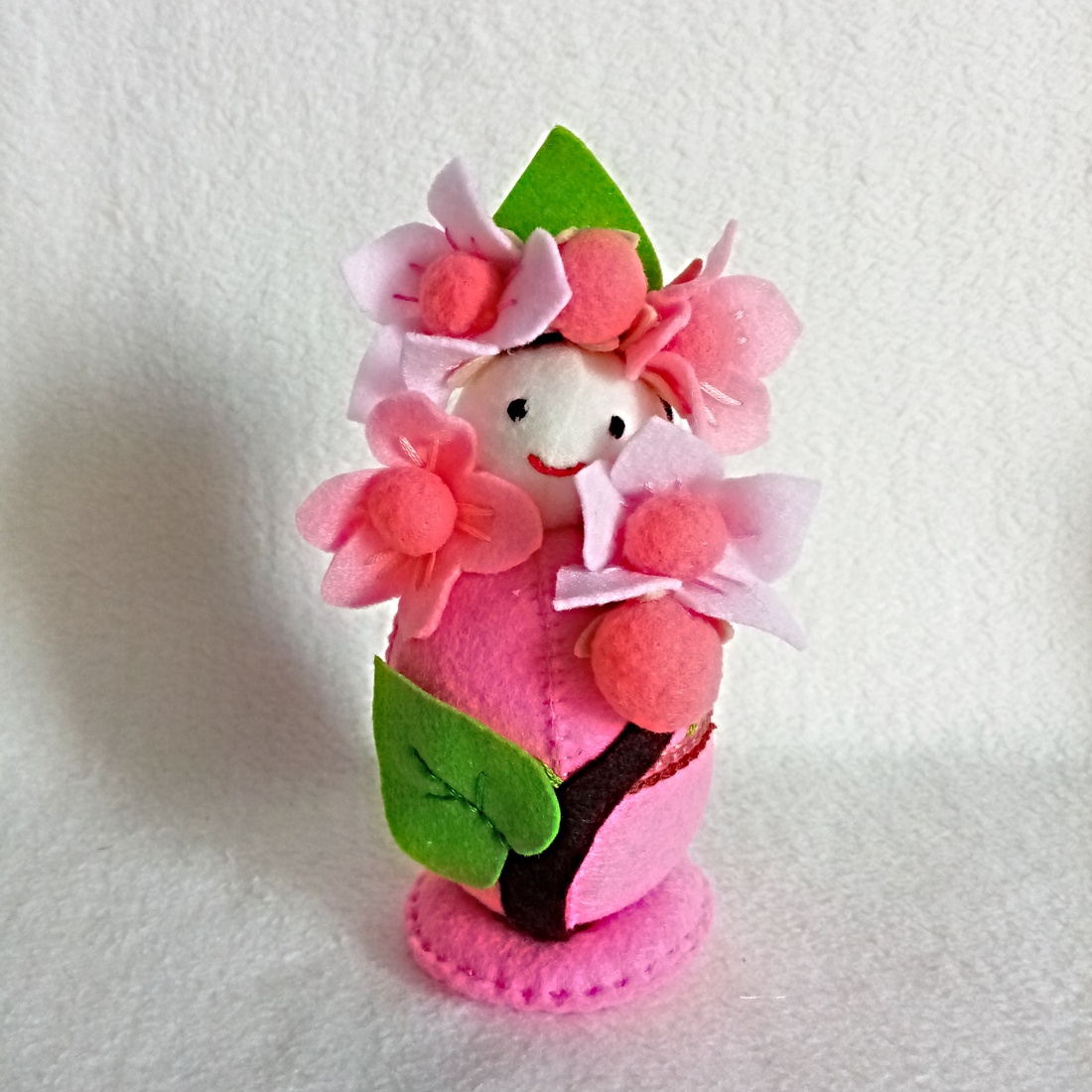 Figurina Floare de Cires   din fetru pentru educatie Waldorf. - jucării și echipamente pentru copii - jocuri de gândire - curcubeu montessori, jocuri waldorf - Artynos.ro