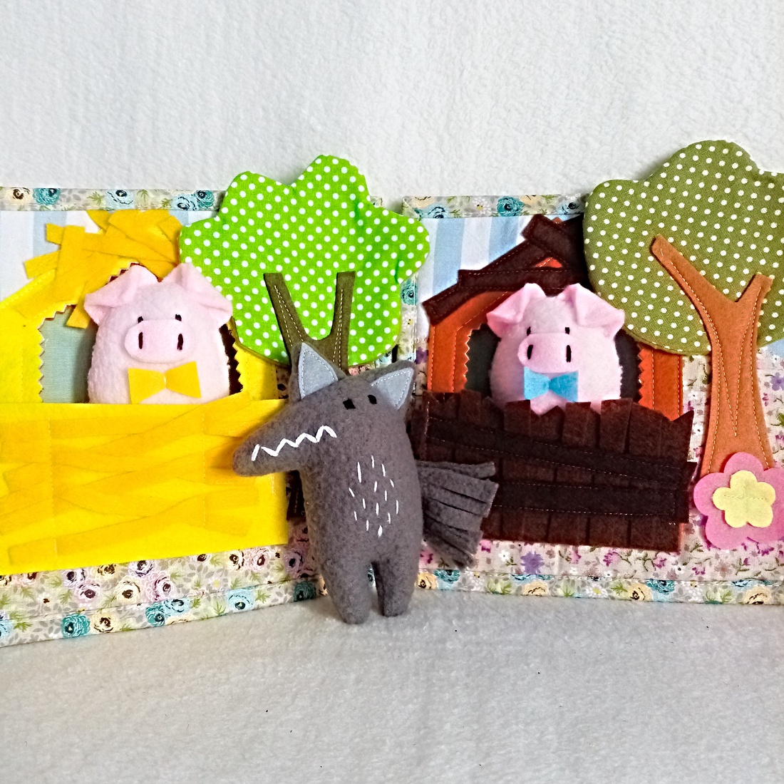 Carte senzoriala cu povestea celor 3 purcelusi neastamparati. - jucării și echipamente pentru copii - cărți pentru copii, cărți textile - Artynos.ro