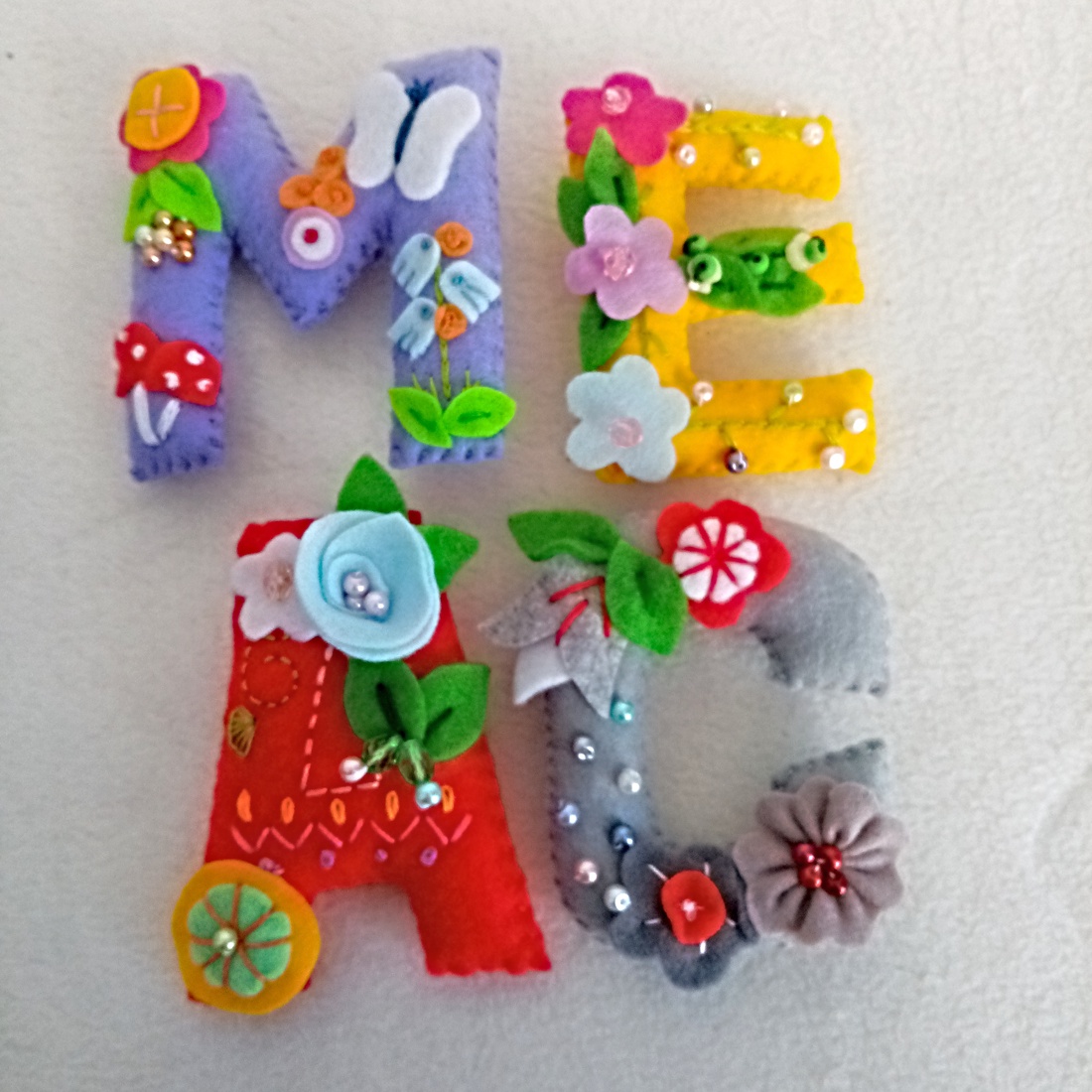 Brosa Martisor din fetru brodat. - bijuterii - mărțișor - Artynos.ro