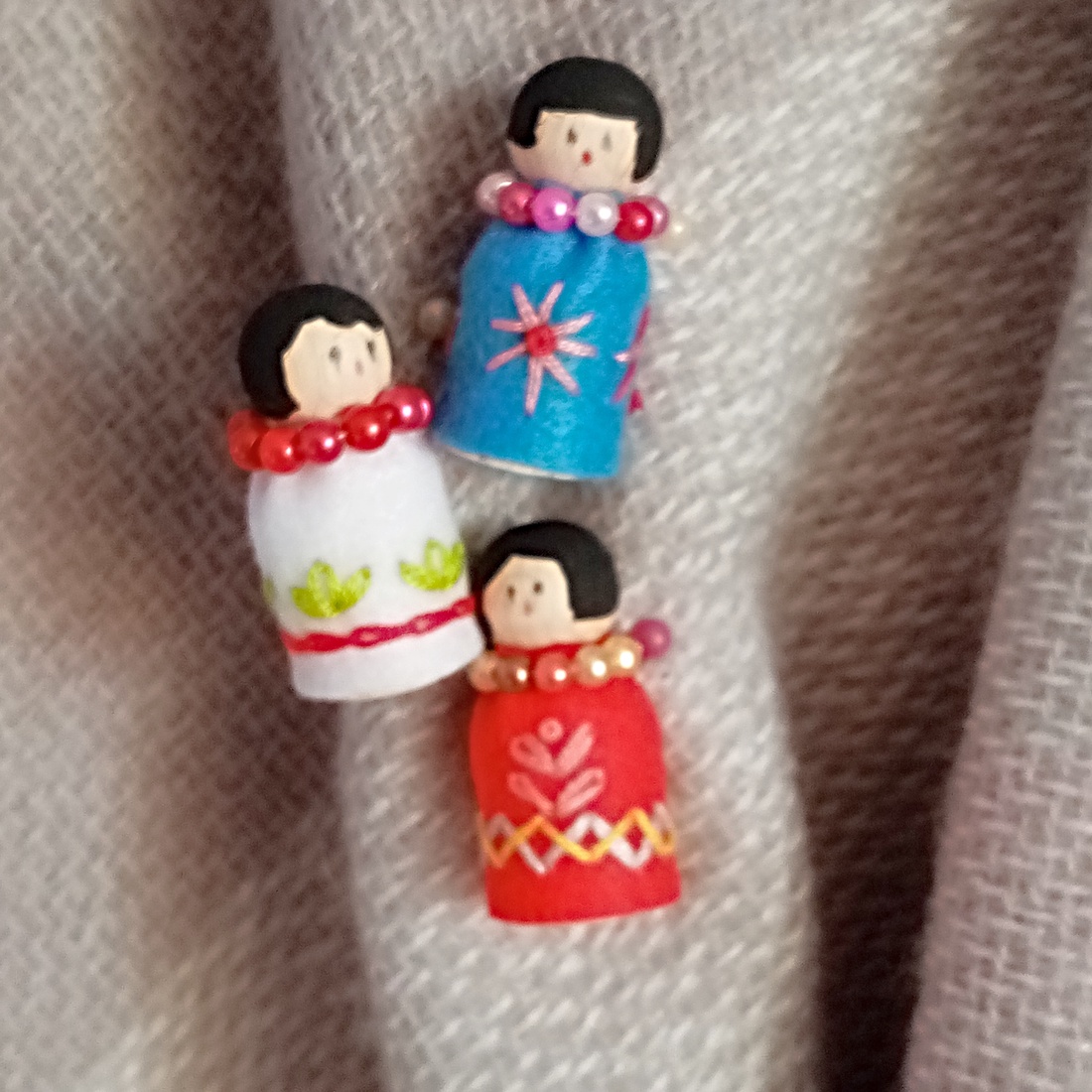 Brose Martisor ,Mini Papusi cadou de Primavara. - bijuterii - mărțișor - Artynos.ro