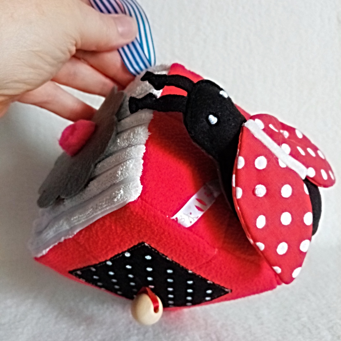 Cub senzorial pentru bebe ,imagini in contrast. - jucării și echipamente pentru copii - jucării bebeluși - cub pentru copii - Artynos.ro