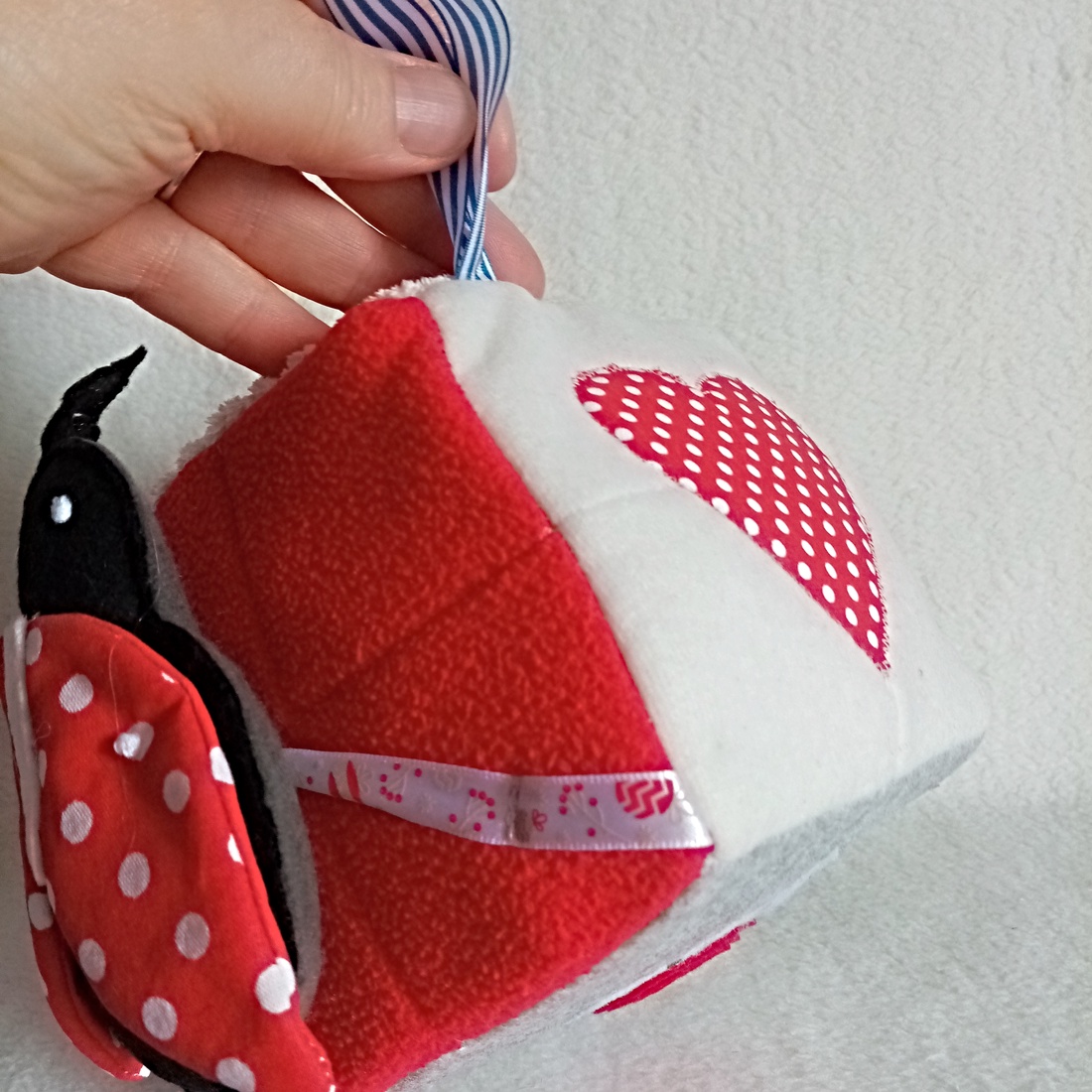 Cub senzorial pentru bebe ,imagini in contrast. - jucării și echipamente pentru copii - jucării bebeluși - cub pentru copii - Artynos.ro