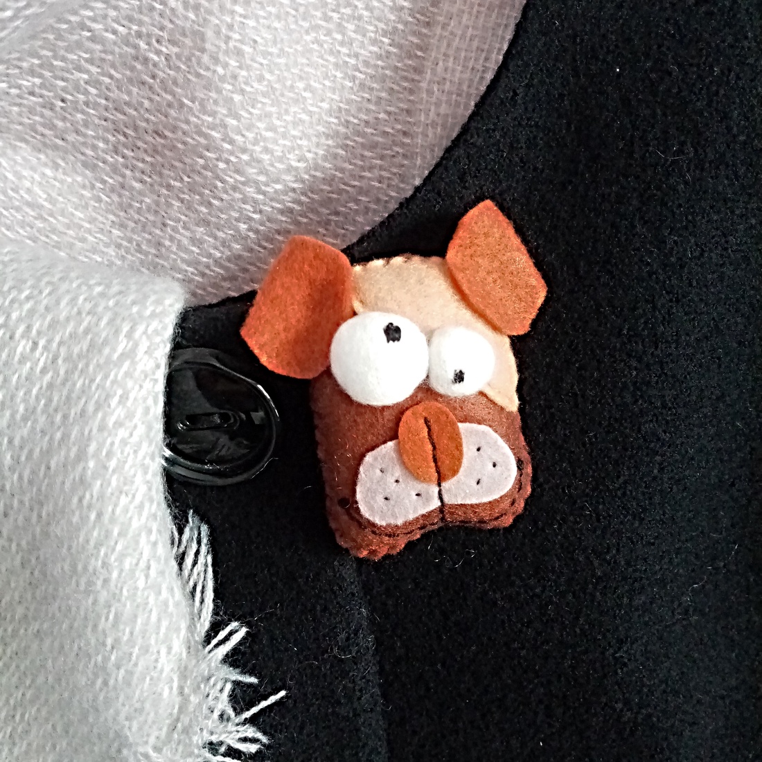 Brosa Martisor pentru iubitoare de catei. - bijuterii - mărțișor - Artynos.ro