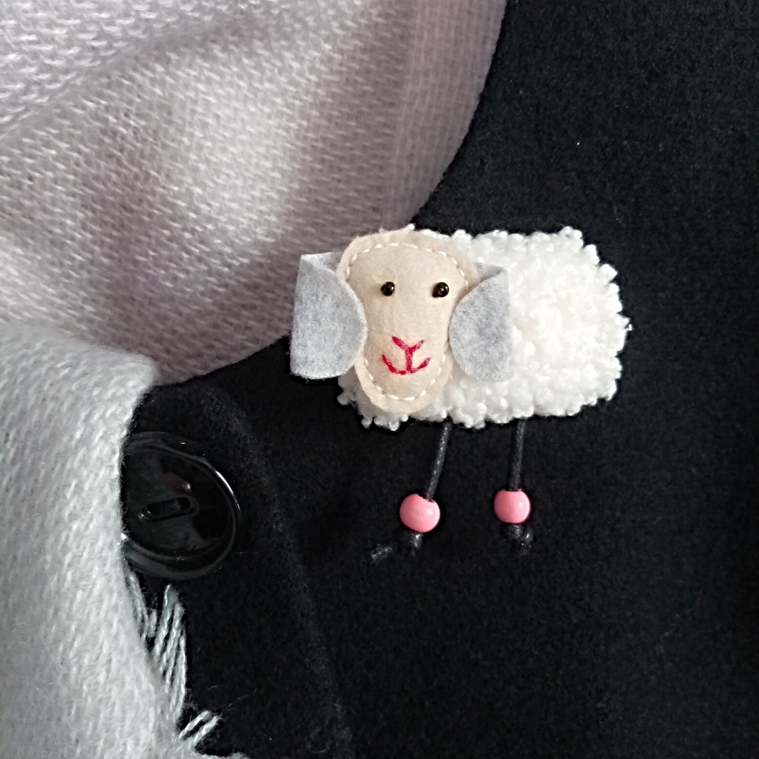 Brosa Martisor pentru iubitoare de animale. - bijuterii - mărțișor - Artynos.ro