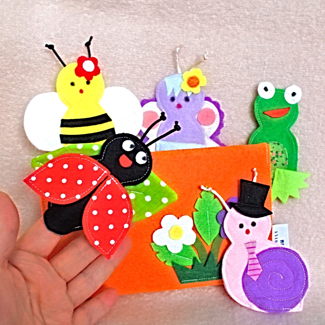 Marionete pe degete din fetru ,mici vietuitoare din gradina. - jucării și echipamente pentru copii - marionete - mănuși marionete - Artynos.ro