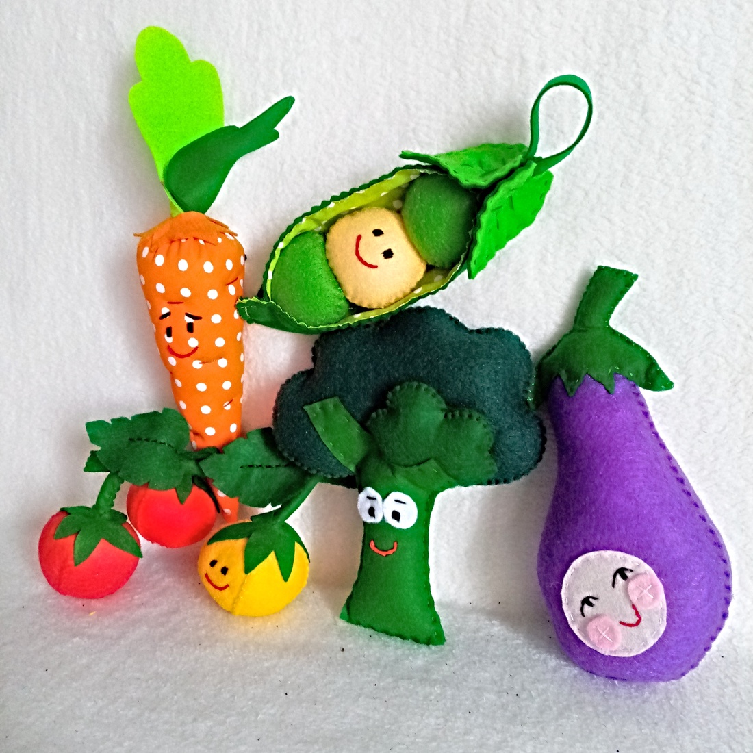 Set de 5 legume moi ,jucarii pentru educatie creativa Waldorf . - jucării și echipamente pentru copii - jocuri de gândire - curcubeu montessori, jocuri waldorf - Artynos.ro