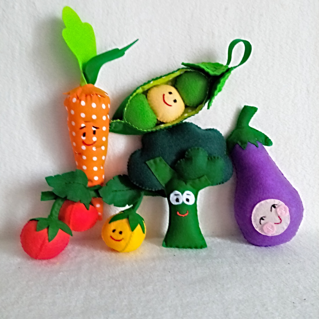 Set de 5 legume moi ,jucarii pentru educatie creativa Waldorf . - jucării și echipamente pentru copii - jocuri de gândire - curcubeu montessori, jocuri waldorf - Artynos.ro