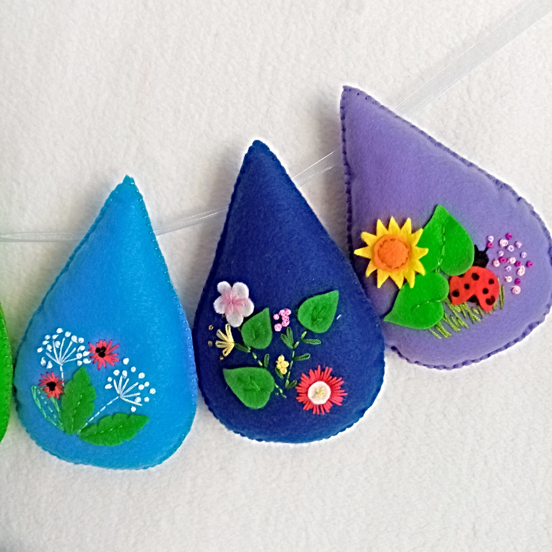 Ghirlanda Curcubeu din Fetru ,Decor pentru Paste . - jucării și echipamente pentru copii - jocuri de gândire - curcubeu montessori, jocuri waldorf - Artynos.ro