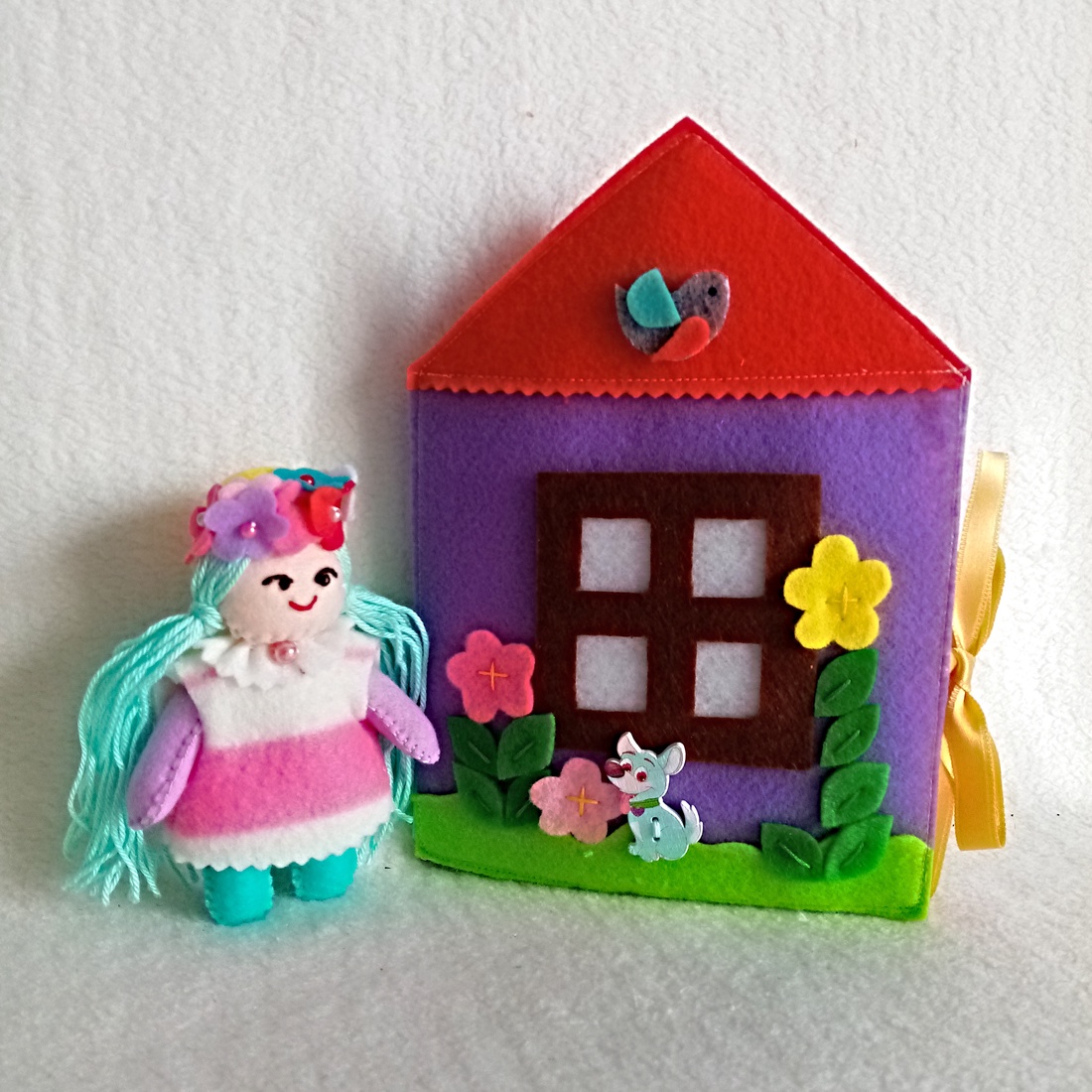 Panou pliabil cu papusa in casuta ei ,cadou pentru zi de nastere. - jucării și echipamente pentru copii - cărți pentru copii, cărți textile - Artynos.ro