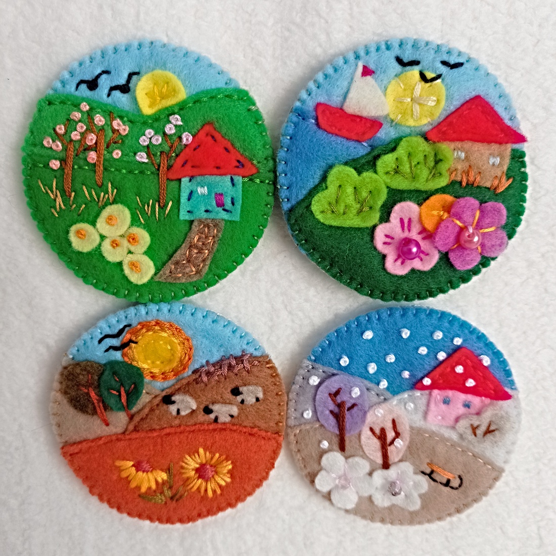 Brosa din Fetru ,Brodata cu tema Anotimpuri , Cadou Ideal . - bijuterii - broșe - Artynos.ro