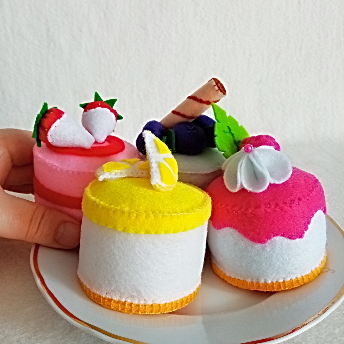 Set de Prajituri din Fetru ,cadou ideal pentru joaca creativa. - jucării și echipamente pentru copii - jocuri de rol - Artynos.ro