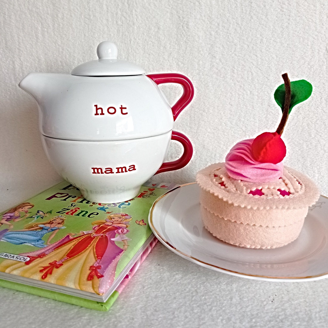 Plăcintă cu cireșe � jucărie educativă din fetru pentru preșcolari . - jucării și echipamente pentru copii - jocuri de gândire - curcubeu montessori, jocuri waldorf - Artynos.ro