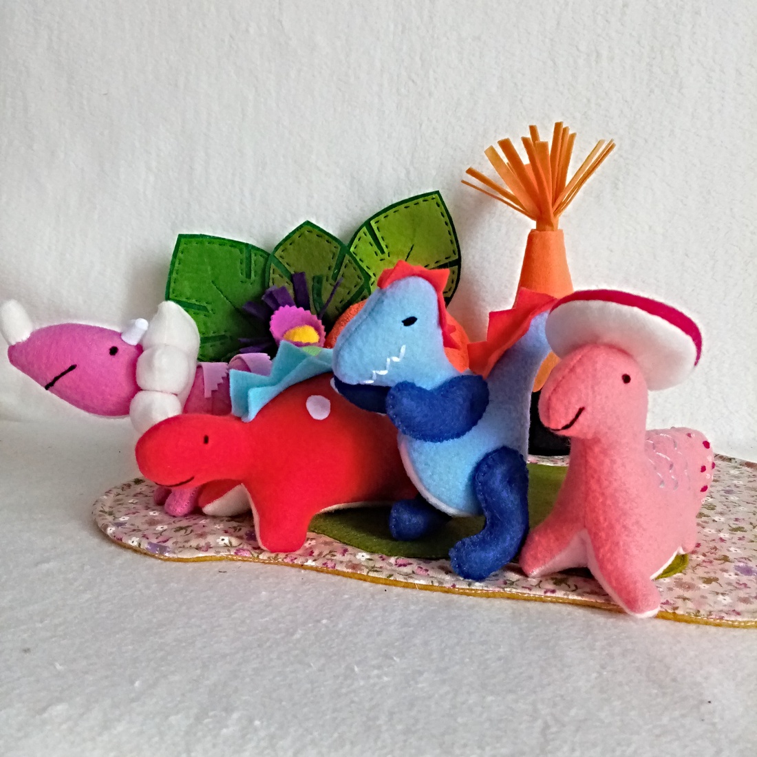 Set de Baby Dinozauri și Placă Senzorială pentru Preșcolari . - jucării și echipamente pentru copii - jocuri de gândire - curcubeu montessori, jocuri waldorf - Artynos.ro