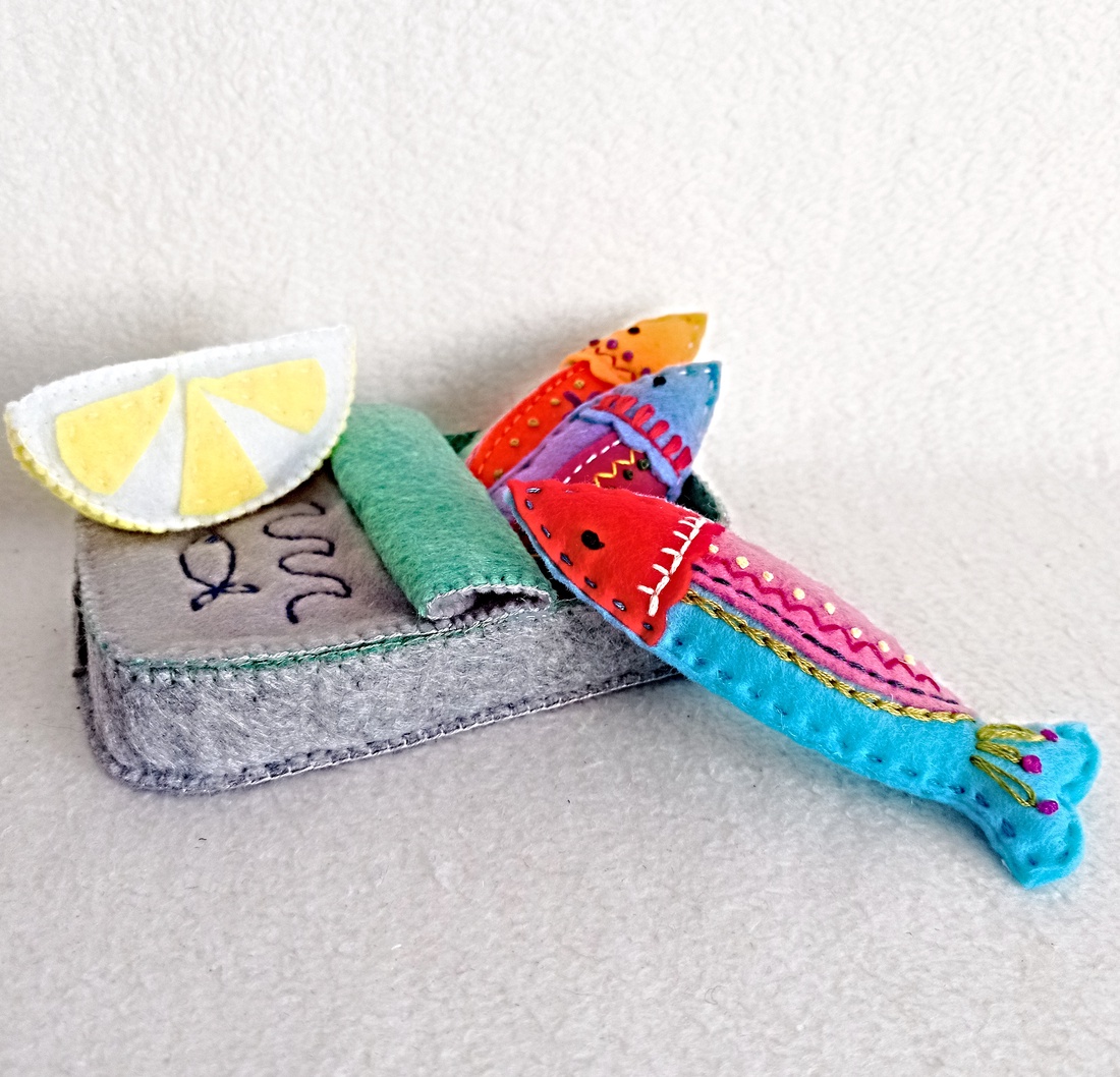 Sardine din fetru în conserva lor � jucărie handmade pentru jocuri de rol . - jucării și echipamente pentru copii - jocuri de gândire - curcubeu montessori, jocuri waldorf - Artynos.ro