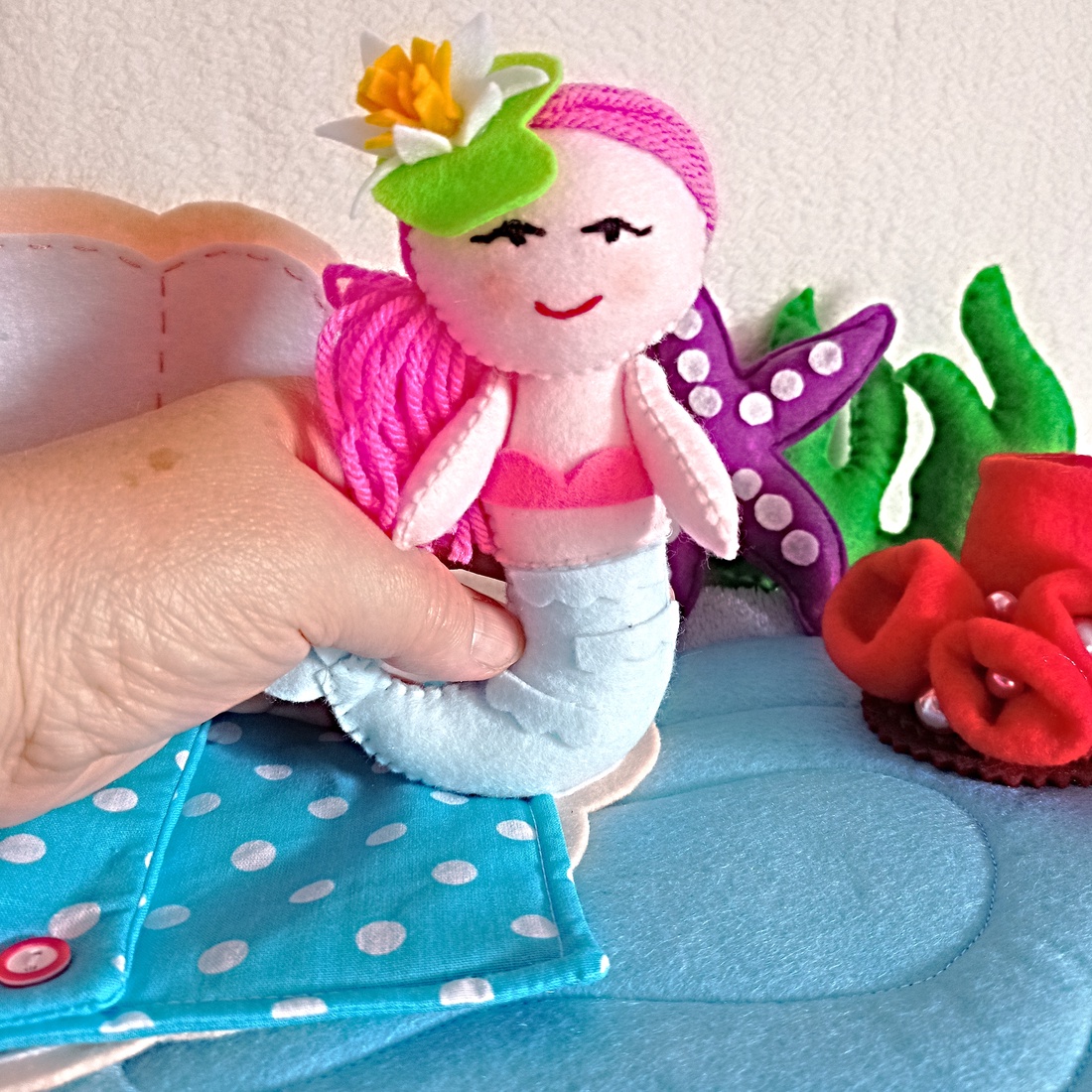 Peisaj Marin cu Papusa Sirena , Panou de Joaca Creativa. - jucării și echipamente pentru copii - jocuri de gândire - curcubeu montessori, jocuri waldorf - Artynos.ro