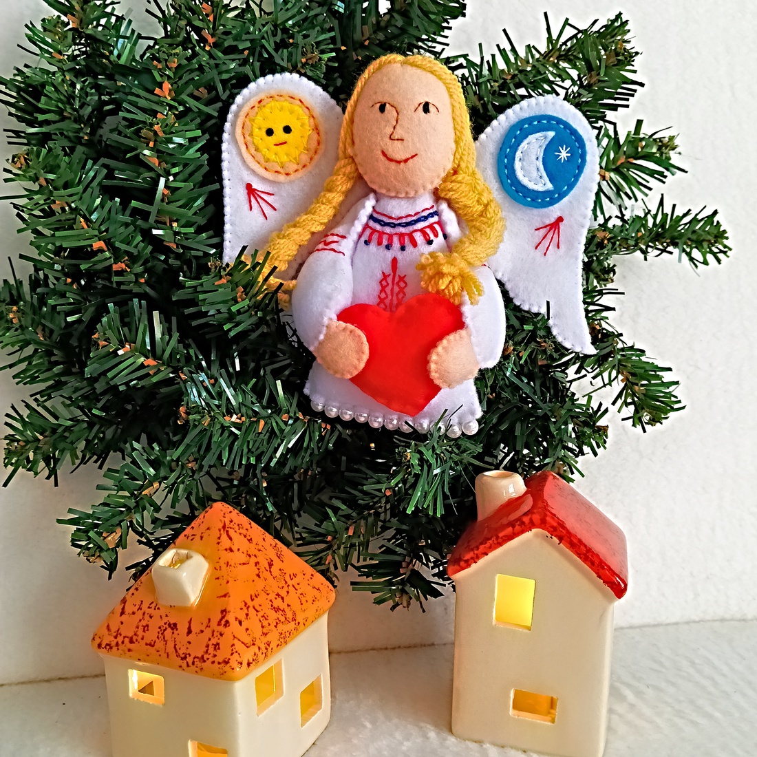 Ingerul Casei ,Ornament din Fetru pentru Craciun. - crăciun - decorațiuni de crăciun de casă - figurine pentru pomul de crăciun - Artynos.ro