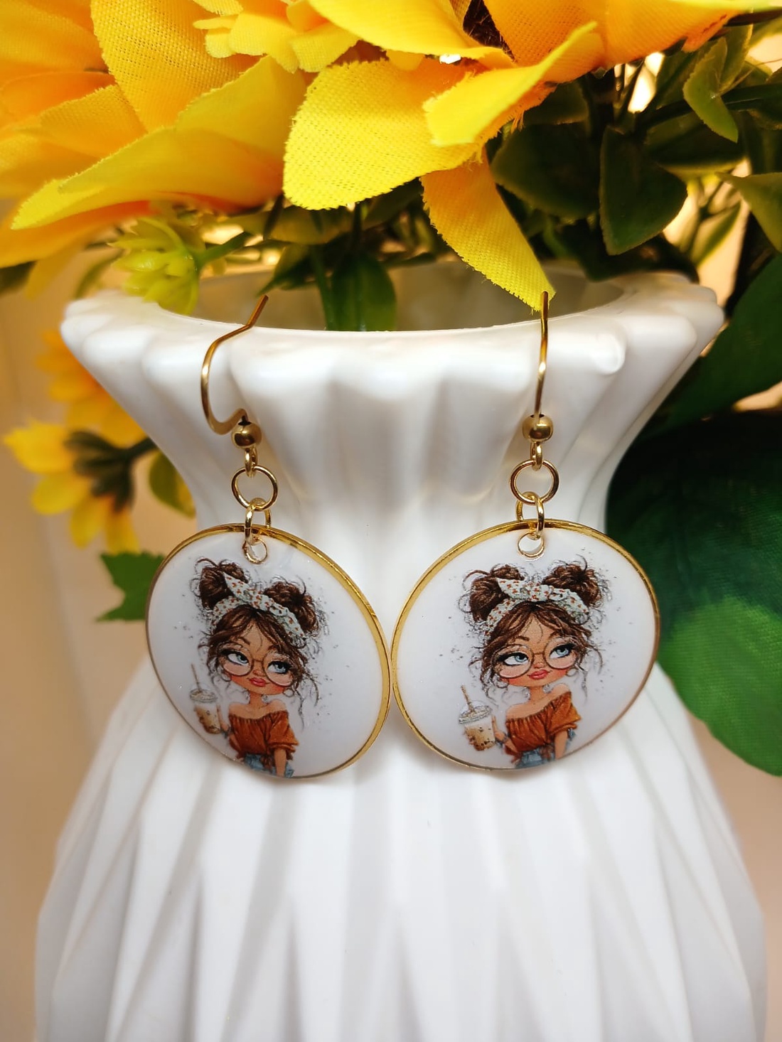 Cercei handmade domnisoara - bijuterii - cercei - cercei din rășină - Artynos.ro