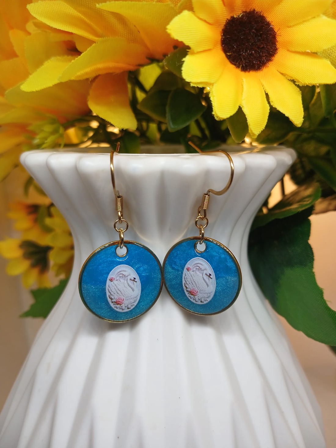 Cercei handmade lebada - bijuterii - cercei - cercei din rășină - Artynos.ro