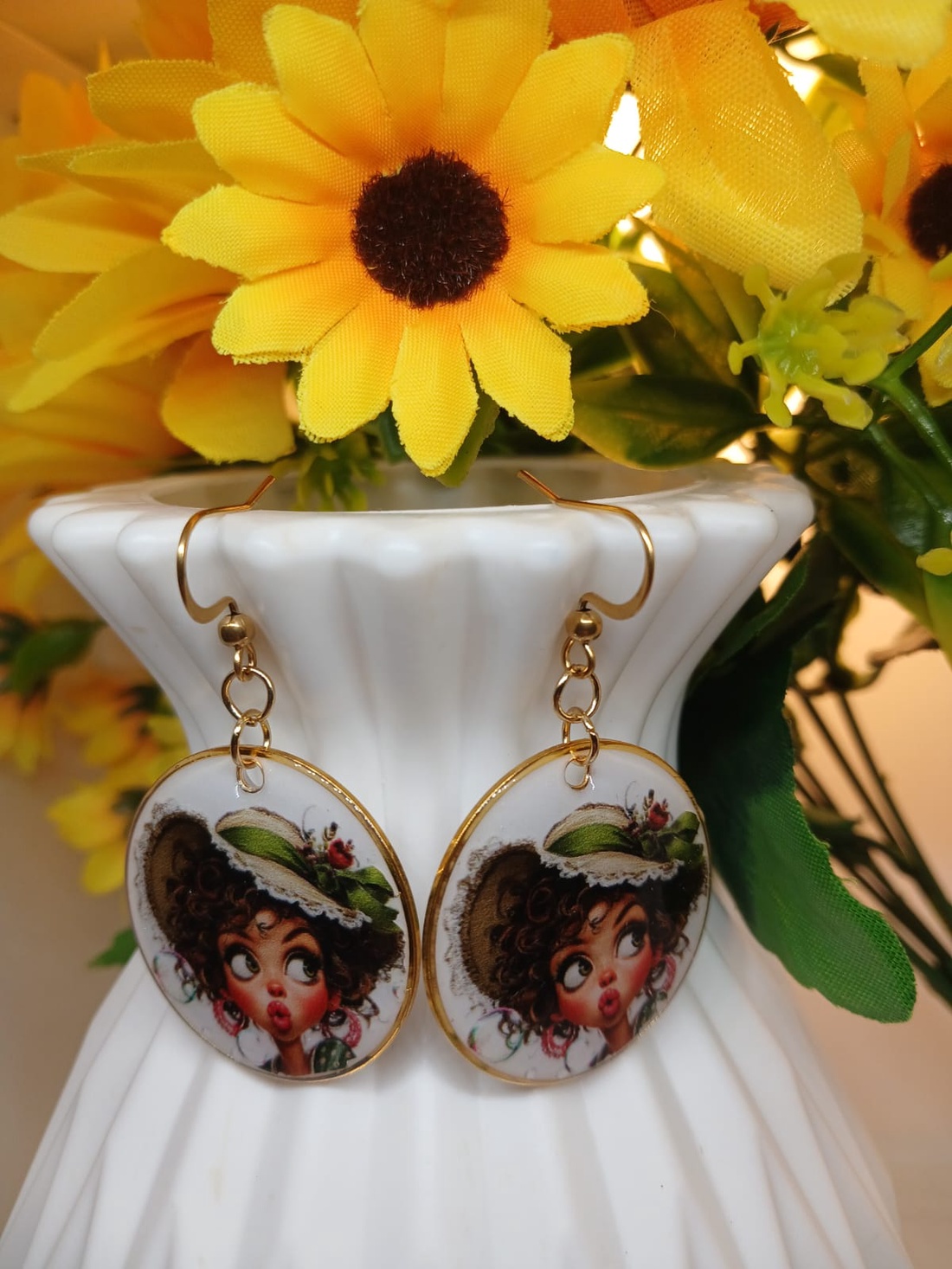 Cercei handmade domnisoara - bijuterii - cercei - cercei din rășină - Artynos.ro