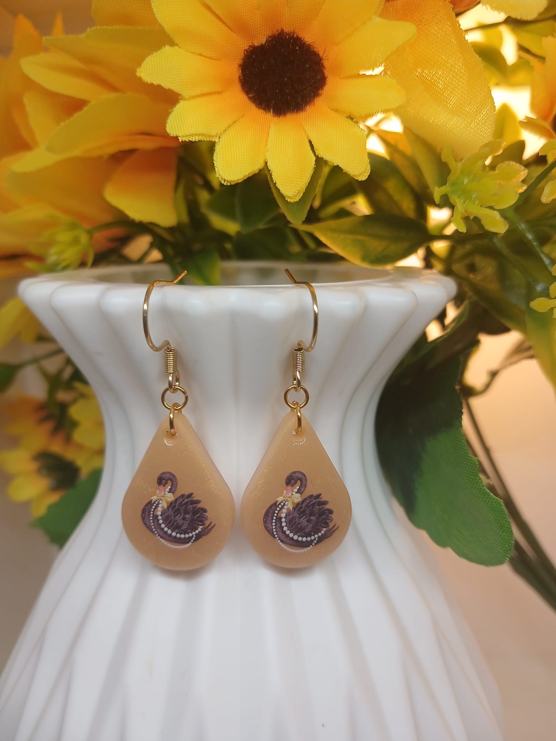 Cercei handmade lebada - bijuterii - cercei - cercei din rășină - Artynos.ro