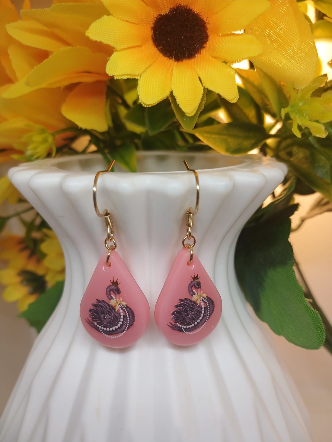 Cercei handmade lebada - bijuterii - cercei - cercei din rășină - Artynos.ro