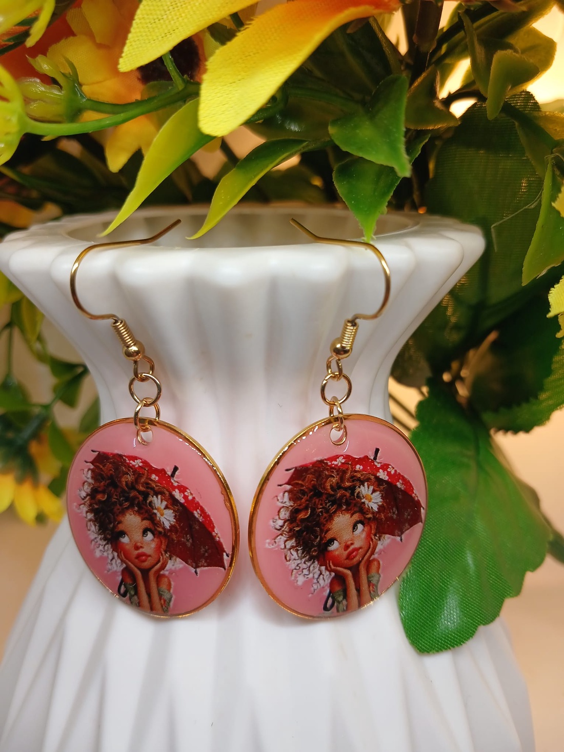 Cercei handmade domnisoara - bijuterii - cercei - cercei din rășină - Artynos.ro