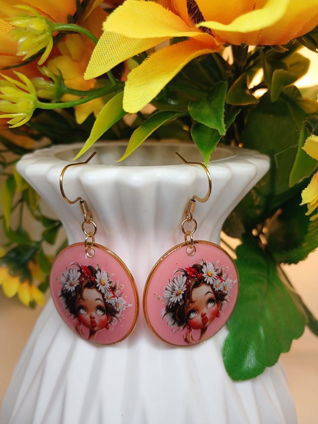 Cercei handmade domnisoara - bijuterii - cercei - cercei din rășină - Artynos.ro
