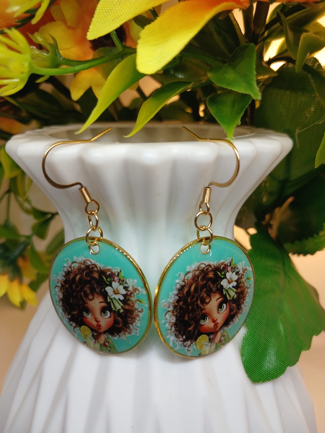 Cercei handmade domnisoara - bijuterii - cercei - cercei din rășină - Artynos.ro
