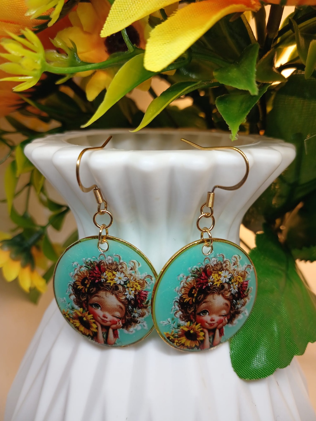 Cercei handmade domnisoara - bijuterii - cercei - cercei din rășină - Artynos.ro