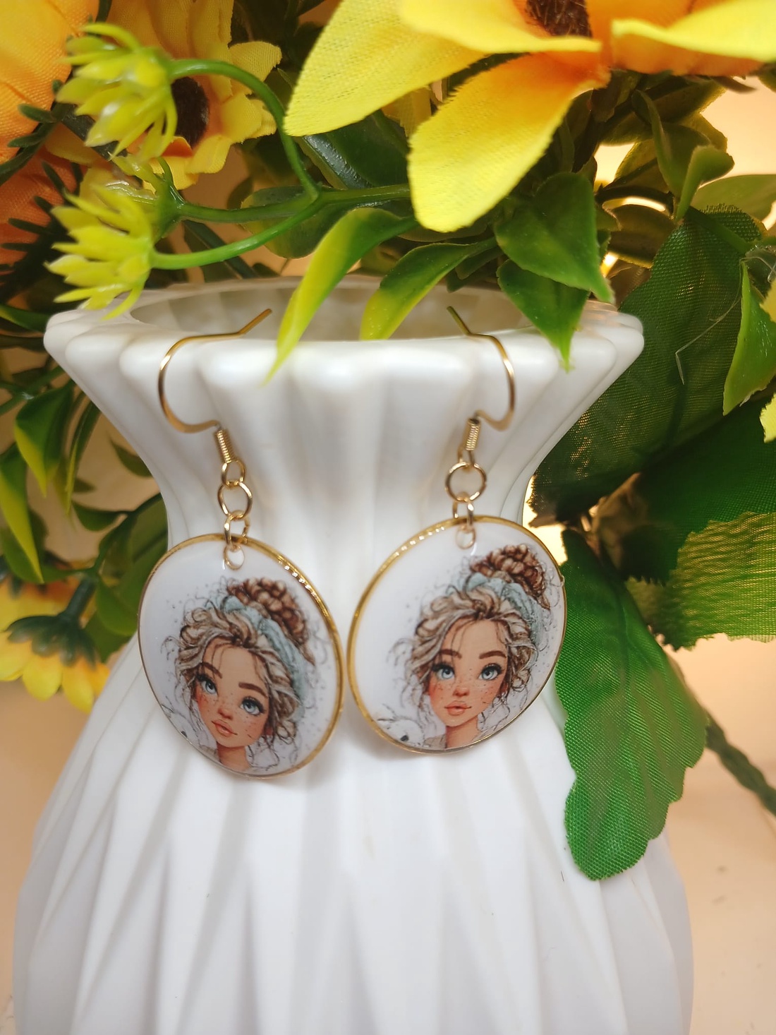 Cercei handmade domnisoara - bijuterii - cercei - cercei din rășină - Artynos.ro