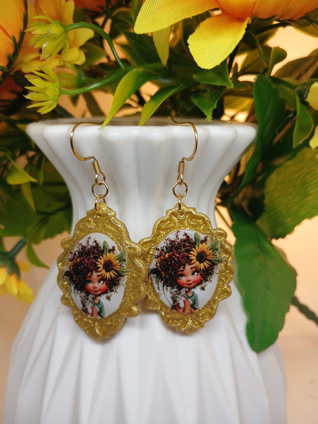 Cercei handmade domnisoara - bijuterii - cercei - cercei din rășină - Artynos.ro
