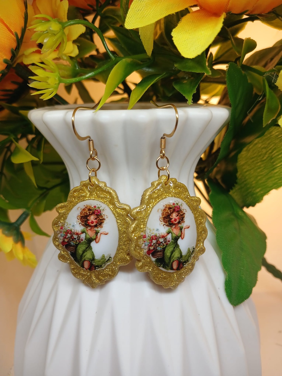 Cercei handmade domnisoara - bijuterii - cercei - cercei din rășină - Artynos.ro