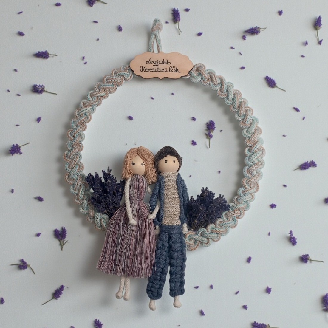 Cadou pentru nași � Pereche unică de figurine din macramé lavandă pe cerc vintage -  - Artynos.ro