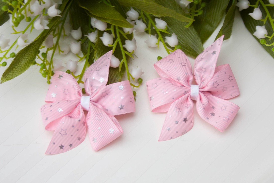 Clemă de păr cu fundă - Roz deschis cu stele - îmbrăcăminte și modă - accesorii păr - clemă de păr și ac de păr - Artynos.ro