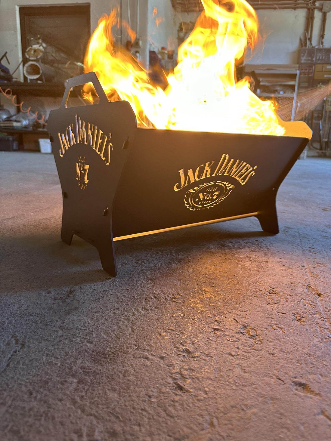 Șemineu Jack Daniels - casă & stil de viață - accesorii pentru casă și grădină - grătar - Artynos.ro