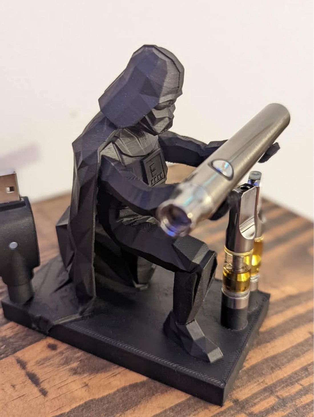 Suport pentru pixuri Darth Vader pentru birou - - Artynos.ro Suport pentru pixuri Darth Vader pentru birou - - Artynos.ro