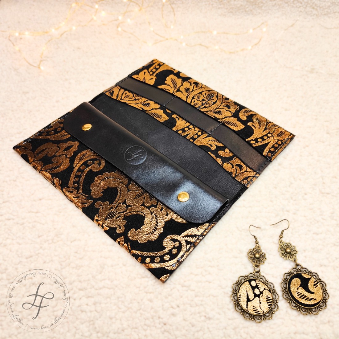Cercei din piele - model mare - accesorii de crăciun - cadou tematic de moș crăciun, decorațiuni - decor de interior moș crăciun - Artynos.ro Cercei din piele - model mare - accesorii de crăciun - cadou tematic de moș crăciun, decorațiuni - decor de interior moș crăciun - Artynos.ro