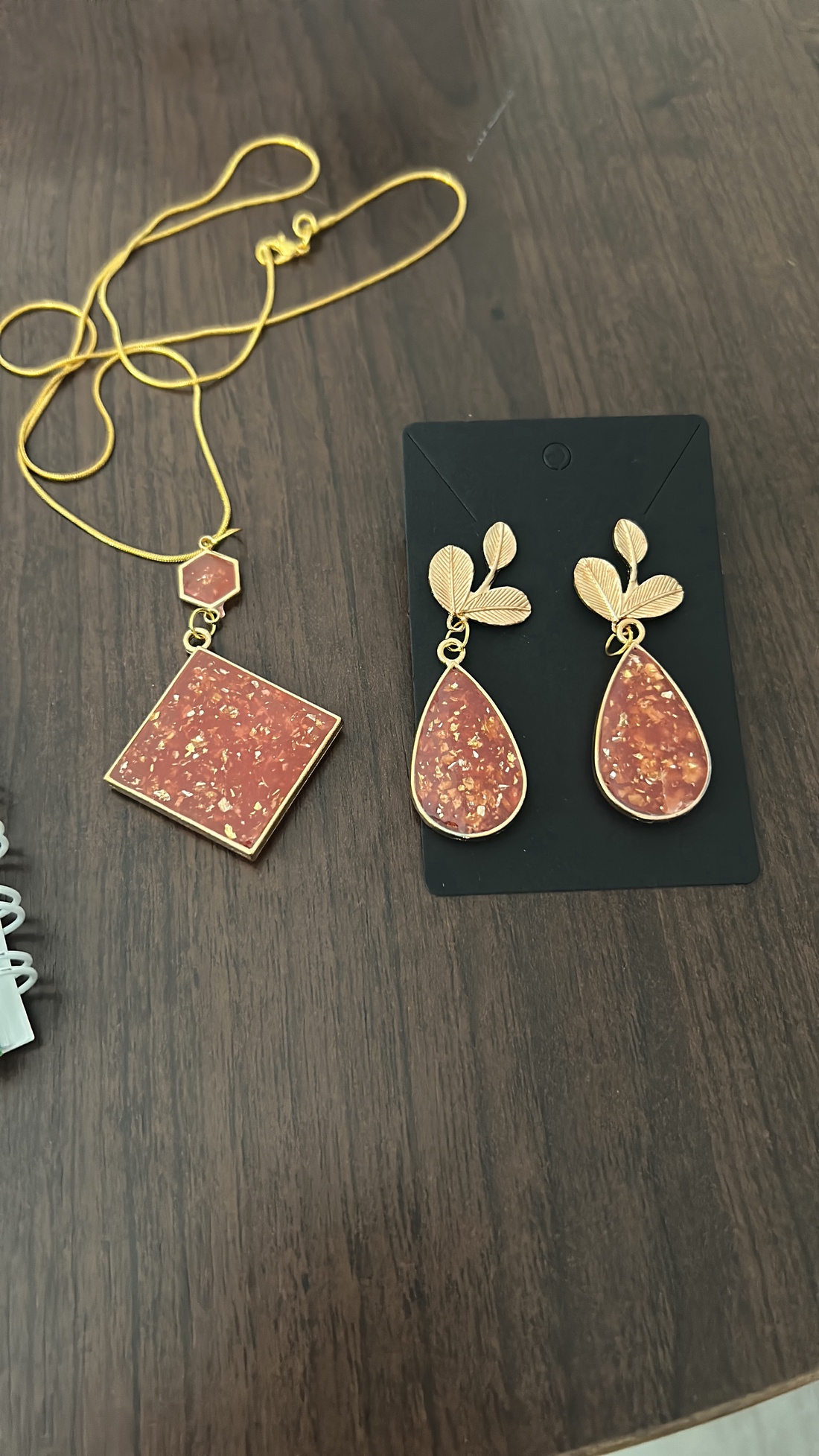 Set bijuterii handmade unicat din rasina colier + cercei - bijuterii - seturi de bijuterii - Artynos.ro