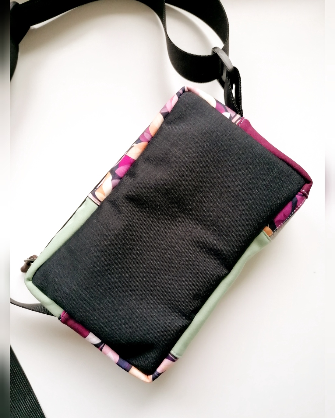 Geantă LIBELULA cross body - puzzle bordeaux - geantă și husă - genți de umăr și genți de mână - genți de umăr - Artynos.ro Geantă LIBELULA cross body - puzzle bordeaux - geantă și husă - genți de umăr și genți de mână - genți de umăr - Artynos.ro