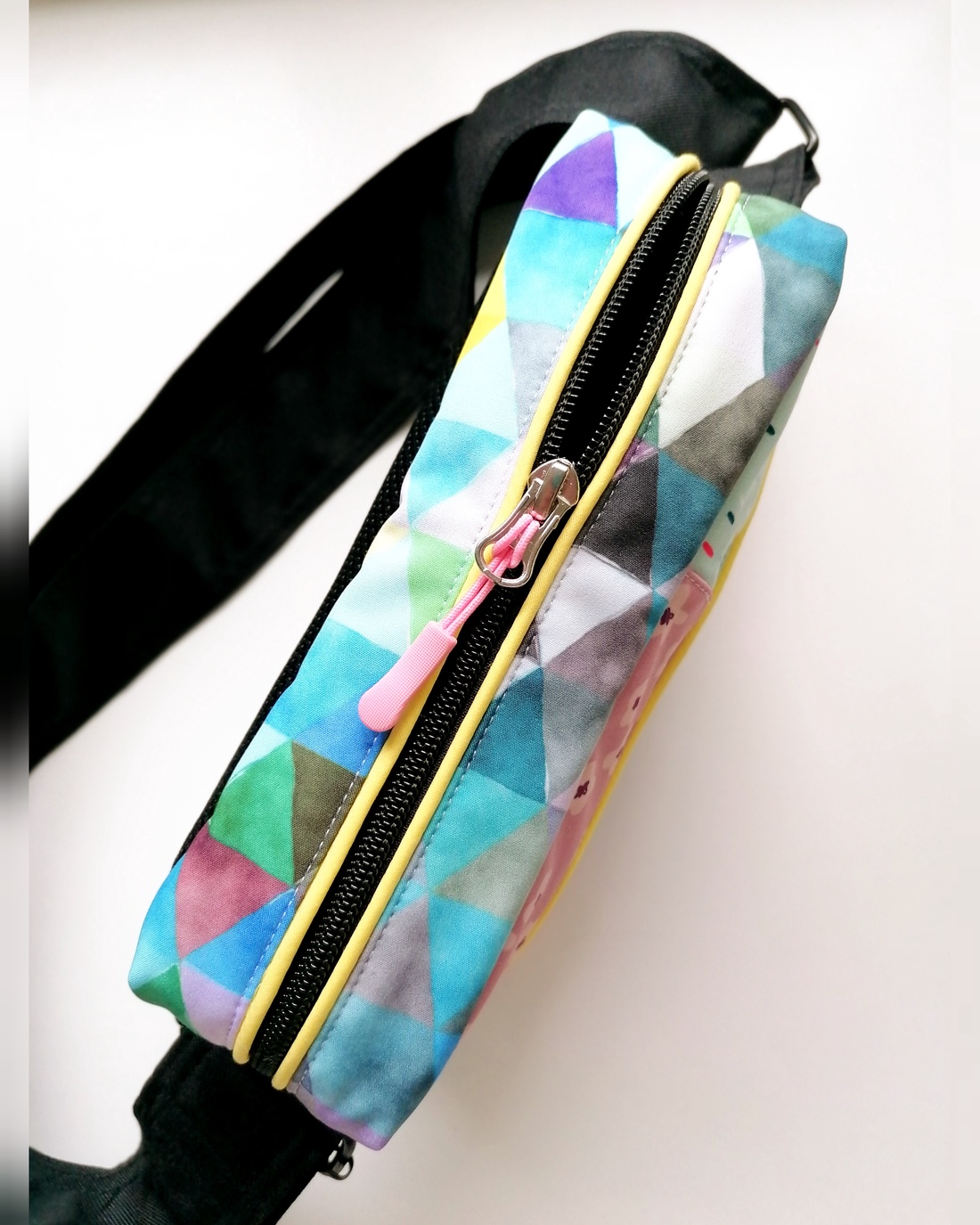 Geantă LIBELULA cross body - puzzle pastel - geantă și husă - genți de umăr și genți de mână - geantă de umăr sling - Artynos.ro