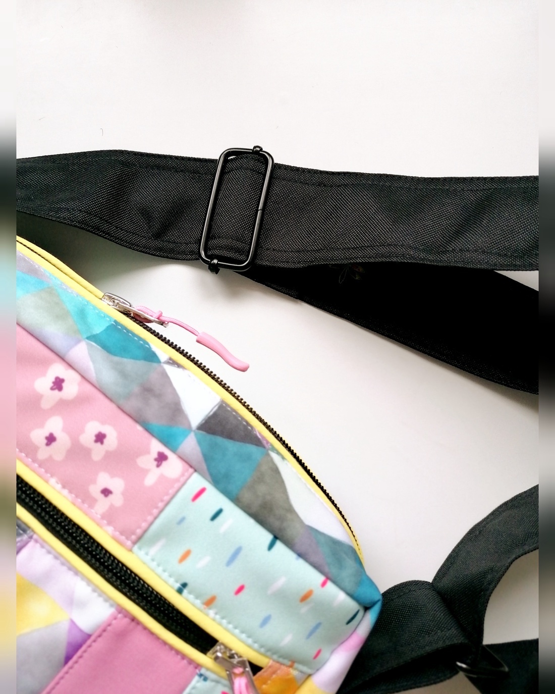 Geantă LIBELULA cross body - puzzle pastel - geantă și husă - genți de umăr și genți de mână - geantă de umăr sling - Artynos.ro
