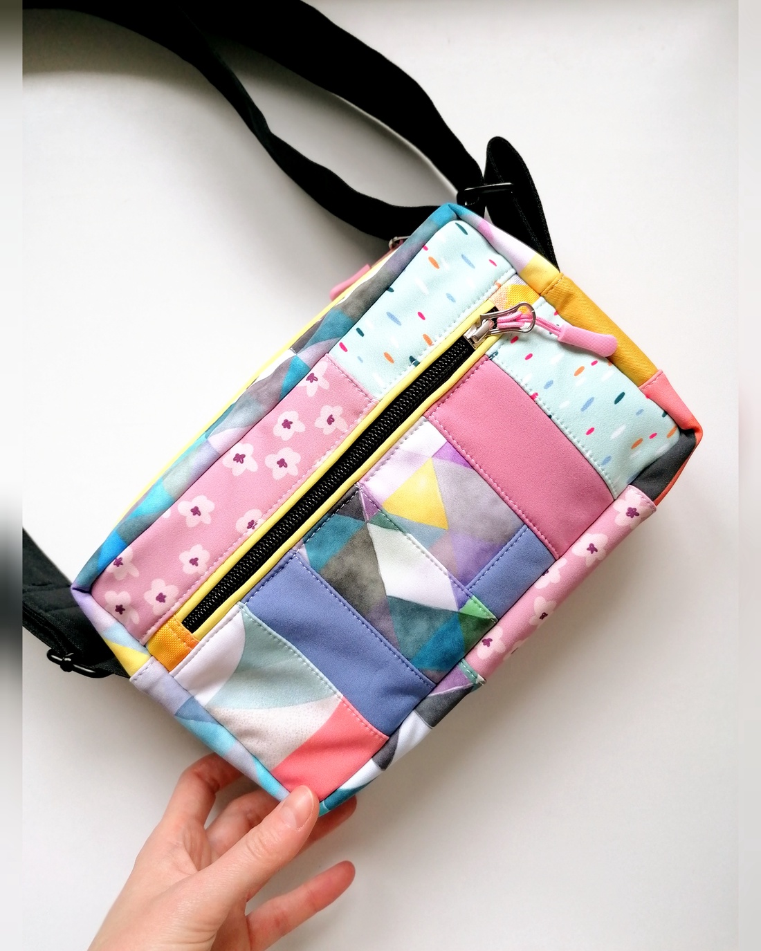 Geantă LIBELULA cross body - puzzle pastel - geantă și husă - genți de umăr și genți de mână - geantă de umăr sling - Artynos.ro