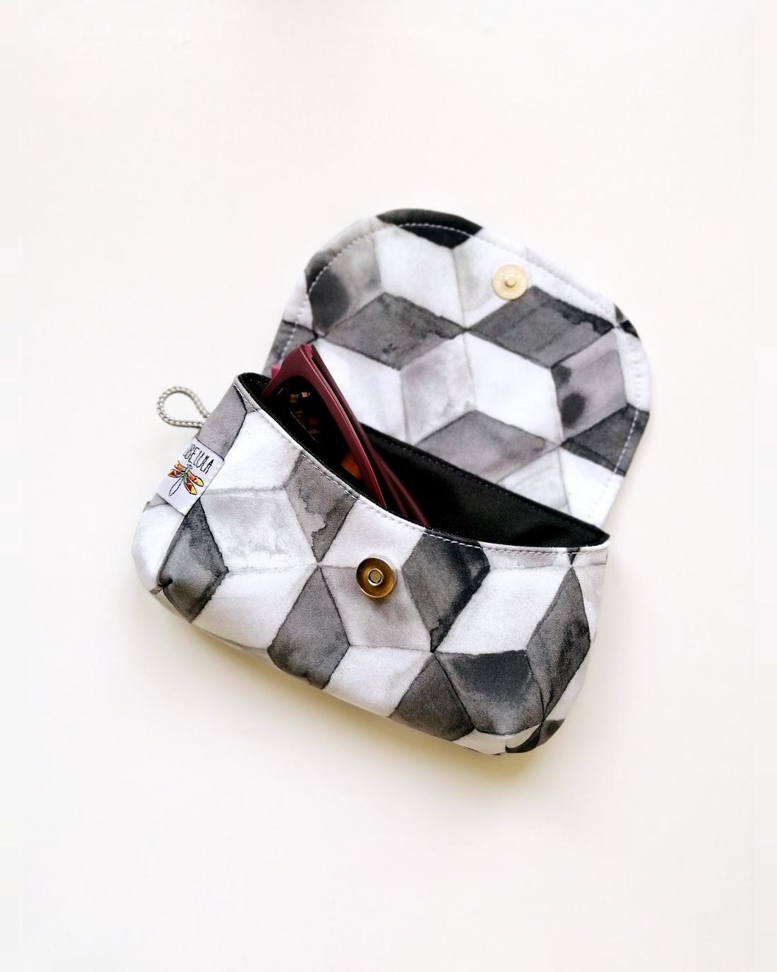 Husă ochelari LIBELULA - geometric - geantă și husă - portofele, huse, suporturi - toc ochelari - Artynos.ro Husă ochelari LIBELULA - geometric - geantă și husă - portofele, huse, suporturi - toc ochelari - Artynos.ro