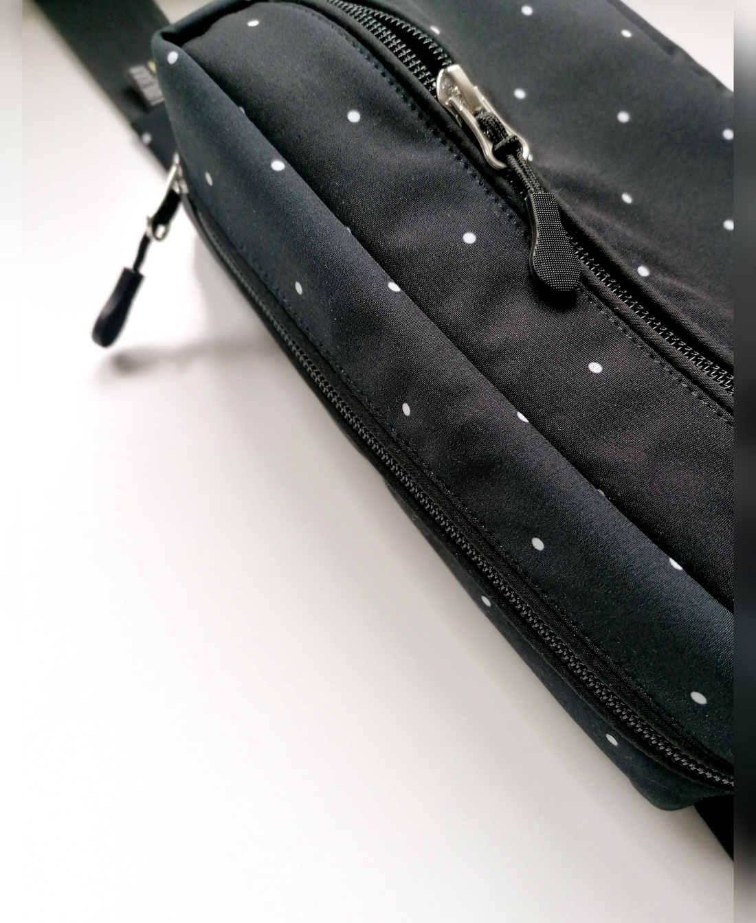 Borsetă dreptunghiulară LIBELULA - polka dots - geantă și husă - saci biciclete, genți sport - geantă sport - Artynos.ro Borsetă dreptunghiulară LIBELULA - polka dots - geantă și husă - saci biciclete, genți sport - geantă sport - Artynos.ro