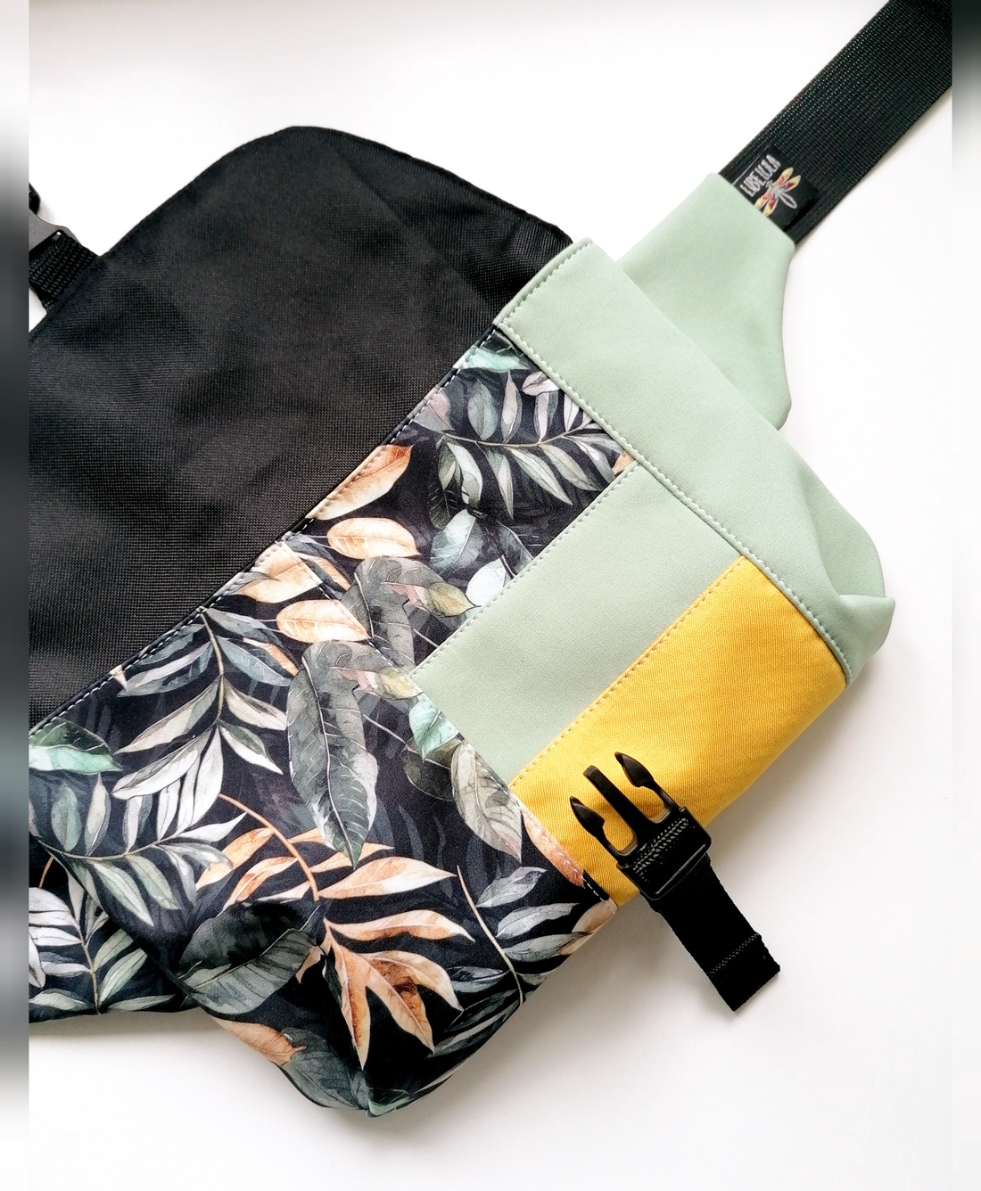 Borsetă cu clapetă LIBELULA - tropical - geantă și husă - genți de umăr și genți de mână - geantă de umăr sling - Artynos.ro Borsetă cu clapetă LIBELULA - tropical - geantă și husă - genți de umăr și genți de mână - geantă de umăr sling - Artynos.ro
