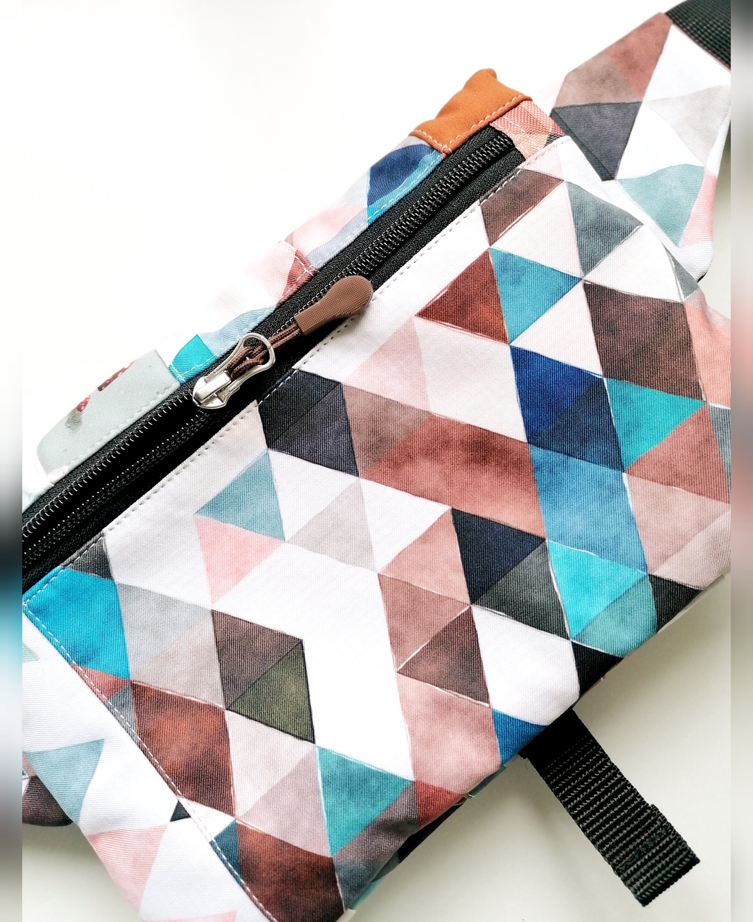 Borsetă cu clapetă LIBELULA - patchwork vulpițe - geantă și husă - genți de umăr și genți de mână - geantă de umăr sling - Artynos.ro Borsetă cu clapetă LIBELULA - patchwork vulpițe - geantă și husă - genți de umăr și genți de mână - geantă de umăr sling - Artynos.ro