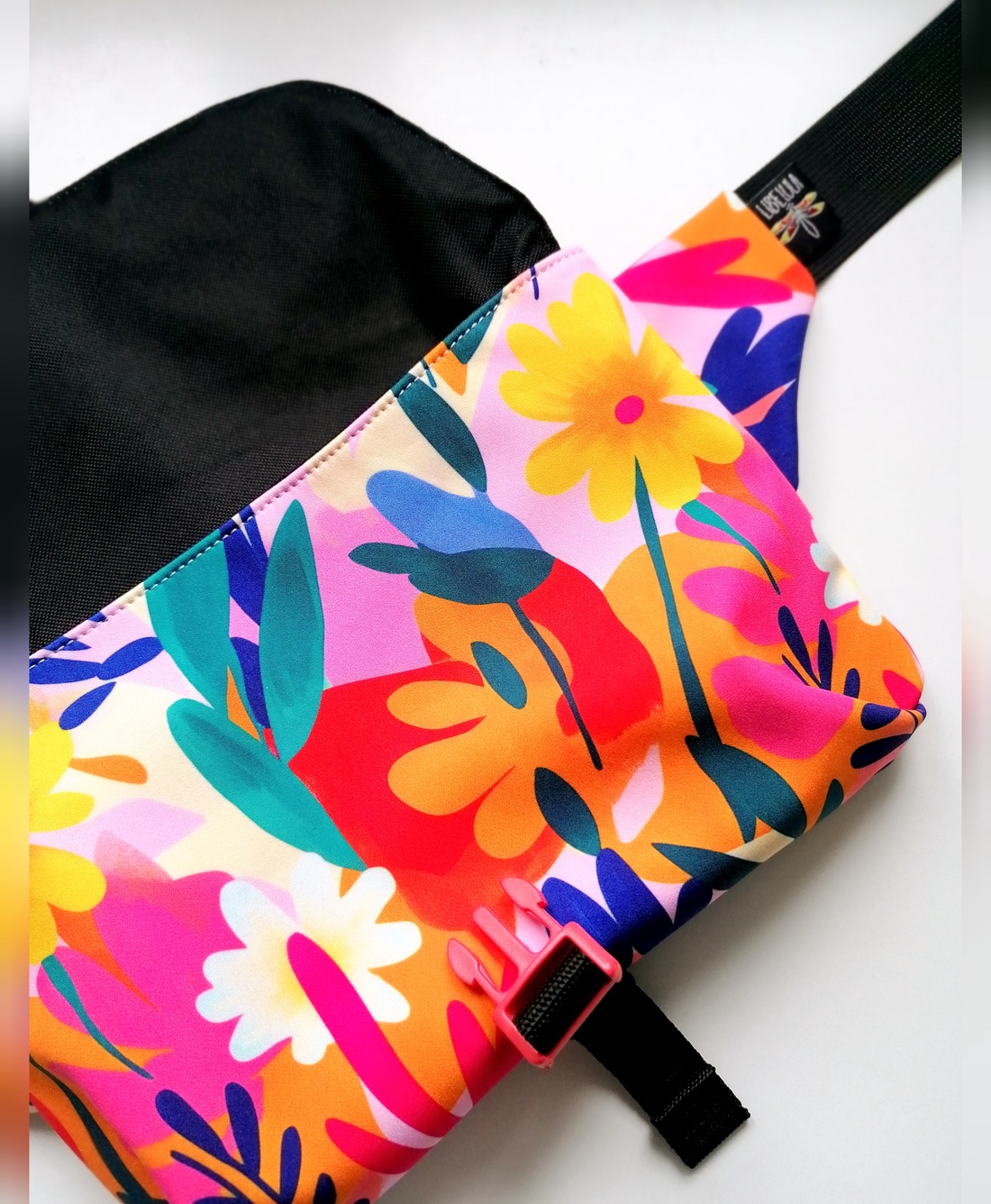 Borsetă cu clapetă LIBELULA - vibrant - geantă și husă - genți de umăr și genți de mână - geantă de umăr sling - Artynos.ro Borsetă cu clapetă LIBELULA - vibrant - geantă și husă - genți de umăr și genți de mână - geantă de umăr sling - Artynos.ro
